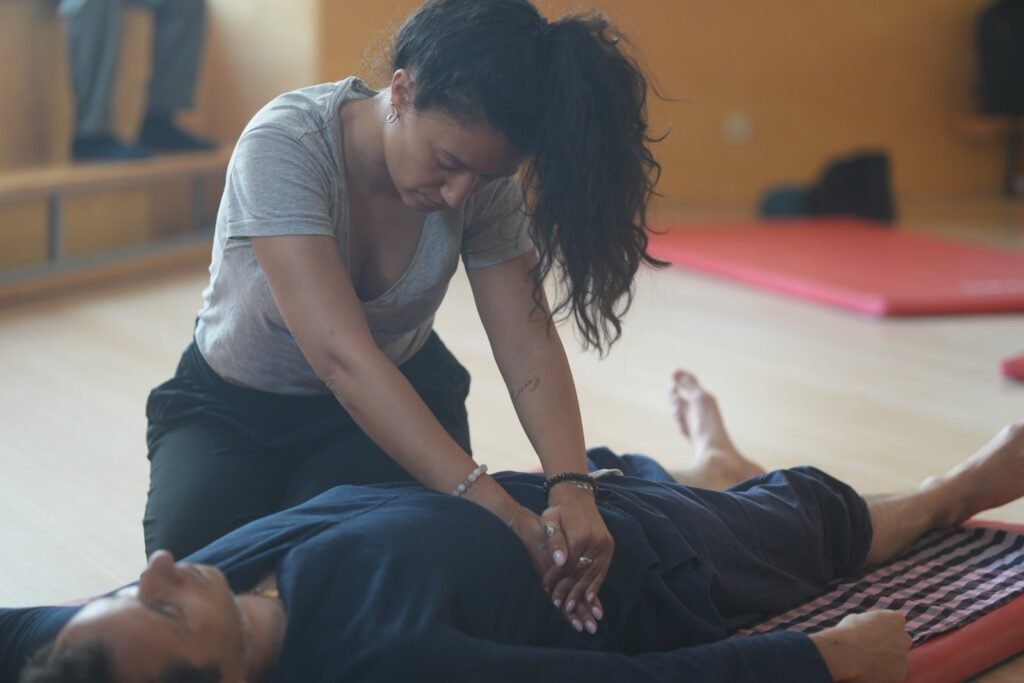Behandlungspraxis während eines Kurses
